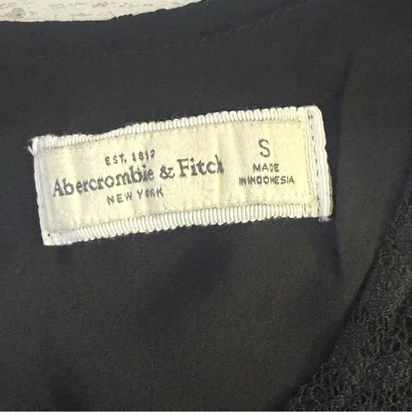 Abercrombie & Fitch Black Lace Overlay Tank – Size Small - Picture 7 of 7